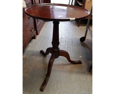 A 19th century circular mahogany table standing on a tripod base, 65cm high, 52cm diameter 