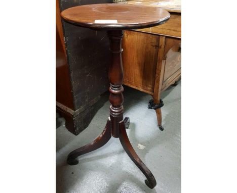 A Victorian mahogany occasional table with circular top, standing on  a splayed tripod base, 78cm high, 38cm diameter 