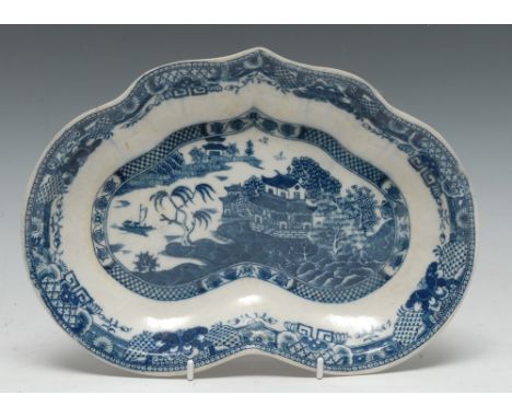 A Caughley Nankin pattern kidney shaped dish, decorated with pagoda, willow trees and foliage, 27.5cm wide, c.1770 