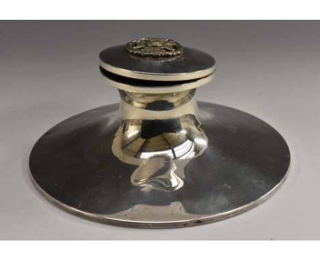 Military Interest - a large George V silver capstan inkwell, hinged cover applied with the insignia of The Rifle Brigade, 18c