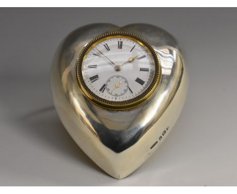 An Edwardian silver novelty heart shaped boudoir strut clock, 4cm enamel dial inscribed with Roman numerals, subsidiary secon