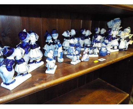 Delftware - A large collection of Deftware figurines