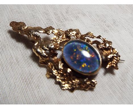 A lady's 18ct gold brooch or pendant set with opal, approximate weight 3.97 grams