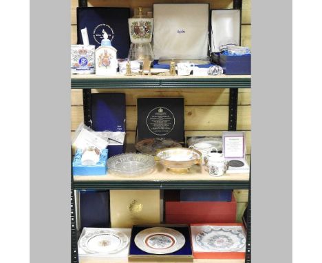 A collection of commemorate china, to include a Minton bone china caddy, to commemorate the marriage of Prince Andrew and Sar