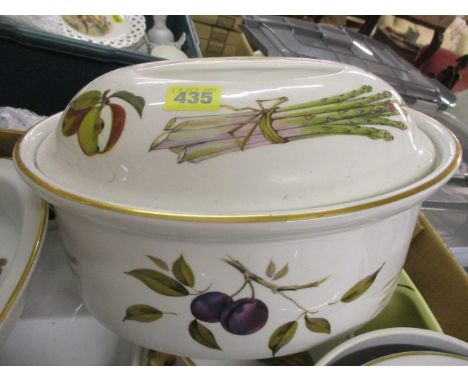 Domestic and decorative ceramics to include a Royal Worcester Evesham pattern dinner service and other items