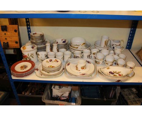 Collection of Royal Worcester tableware including Evesham (over 90 pieces).