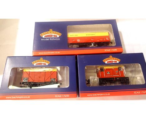 Three Bachmann Satlink wagons, 37-7792 Mogo van, 38-404Z pill box brake, 38-140Y ZRA box van, in very near mint condition, bo