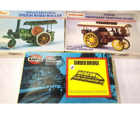 Three OO scale plastic kits; girder bridge, steam roller and Showmans traction engine, contents unchecked. P&amp;P Group 1 (£