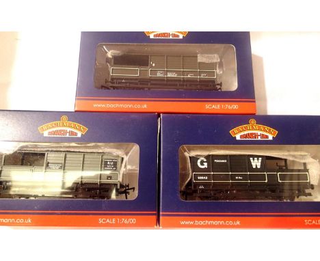 Three Bachmann 20T toad brake vans 33-300W, 33-300X, 33-300Y, Kernow model mail centre exclusives, in very near mint conditio