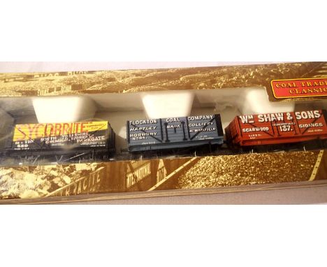 Bachmann 33-033 Coal Traders Classic, Yorkshire, set of three wagons in very near mint condition, boxed. P&amp;P Group 1 (£14