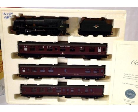 Hornby R2796M, Irish Mail Train Pack Old Conptemtibles 46127, locomotive with three coaches, glue marks on locomotive, wrong 