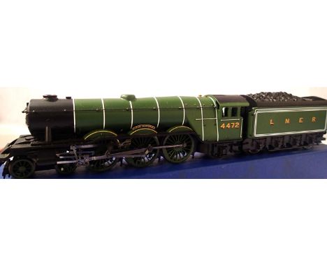 Hornby Flying Scotsman, LNER Green, 4472, in very good condition, unboxed. P&amp;P Group 1 (£14+VAT for the first lot and £1+