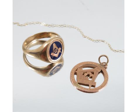 A 9 carat gold masonic swivel signet ring, monogrammed, finger size S, together with a 9 carat gold masonic pendant on a chai