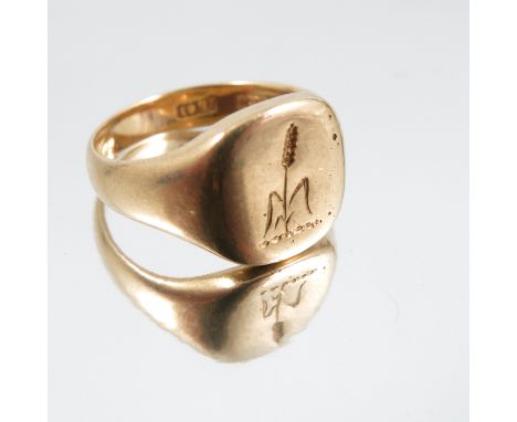 A signet ring, stamped '18ct', engraved with a crest, finger size O, 7.8g gross