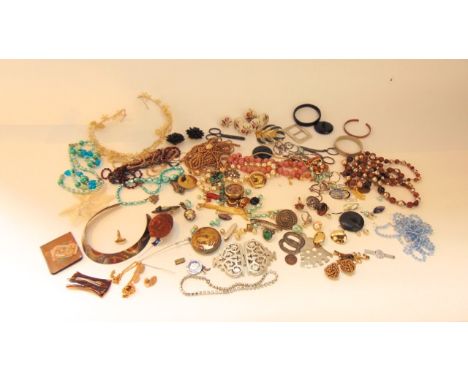 A miscellaneous collection of costume jewellery, including faux pearl necklaces, a tri-coloured collar neckpiece; etc