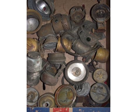 A box containing a quantity of vintage brass and other automobile lamps and lamp parts (AF)