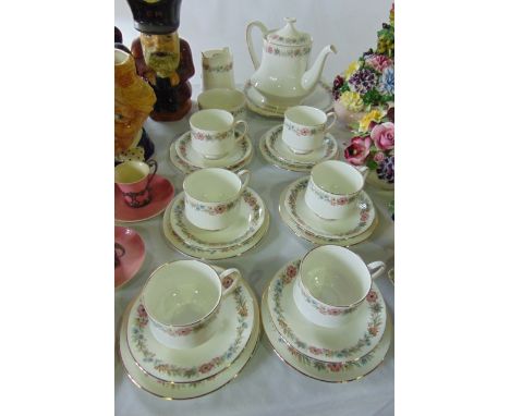 A Paragon China Belinda pattern six place tea service comprising teapot, cake plate, milk jug, sugar bowl, six cups, six sauc