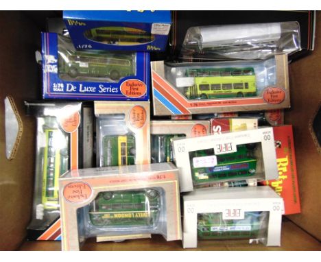 TWENTY-ONE 1/76 SCALE MODEL BUSES  of 'Greenline' (12) and 'London Country' (9) interest, each mint or near mint and boxed. 