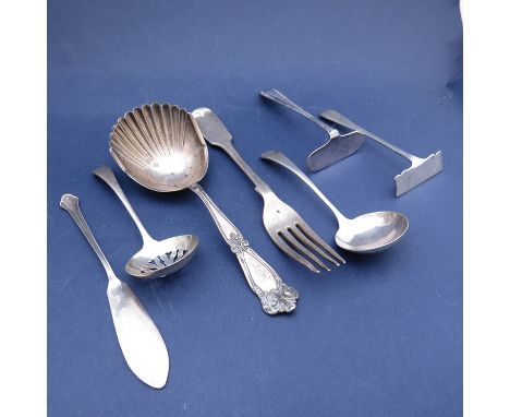 A quantity of silver cutlery including dessert fork, baby pusher and shell form scoop (7), 158g