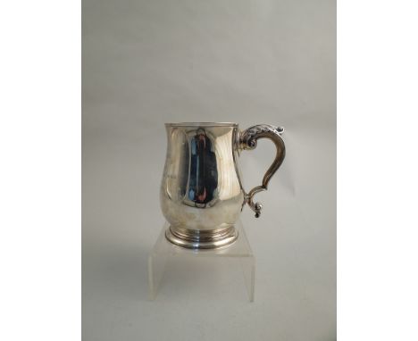 A silver tankard with presentation inscription, Birmingham 1972, 332g