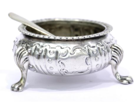 Hallmarked silver open salt on 3 paw feet. P&amp;P Group 1 (£14+VAT for the first lot and £1+VAT for subsequent lots) 