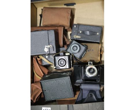 Collection of box cameras including green Kodak Brownie, Coronet 60x6 and Baby Brownie Special. P&amp;P Group 3 (£25+VAT for 