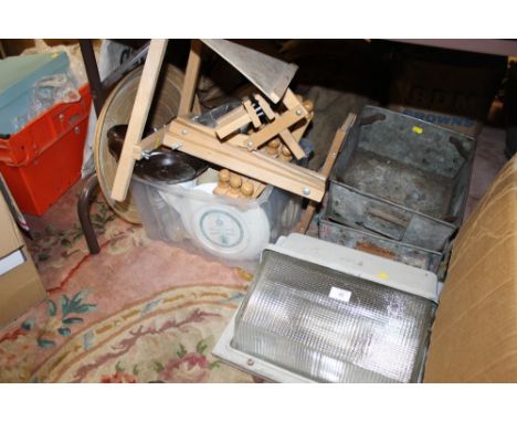 A SELECTION OF SUNDRIES TO INC AN OUTDOOR LIGHT, EASEL ETC