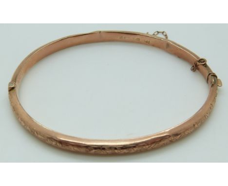 Edwardian 9ct rose gold bangle with engraved foliate decoration, Chester 1907, 5.1g
