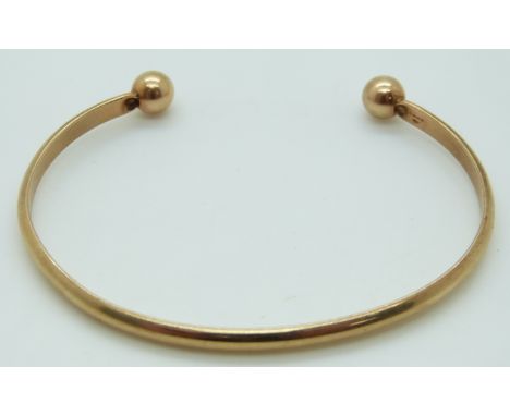 A 9ct gold bangle, 5.8g