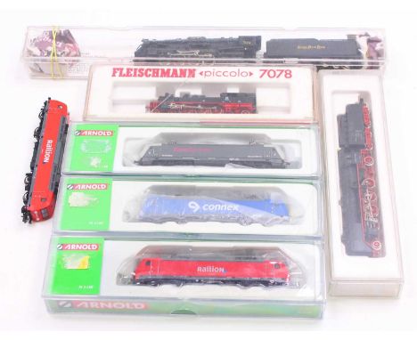 Seven N gauge Continental and American locos to include two Arnold BR185 classes, in Railon red, one boxed, one unboxed, a BR