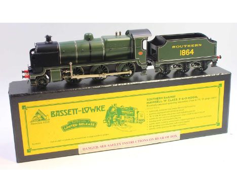 0 gauge Bassett Lowke Corgi electric modern coarse scale 2-6-0 Southern Railway Mogul N Class in Maunsell lined green, no.186