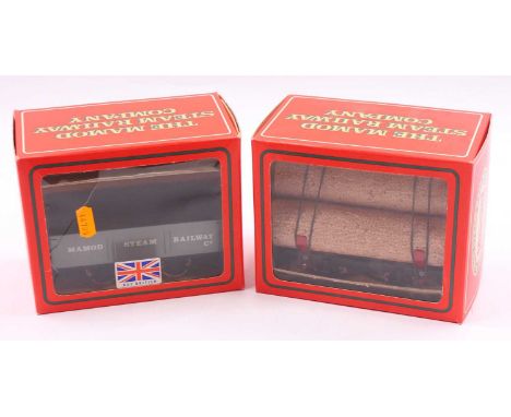 Two Mamod 0-gauge 4-wheel goods wagons: grey open wagons RW2 &amp; log carrier. Each (NM-M) (BVG-E)