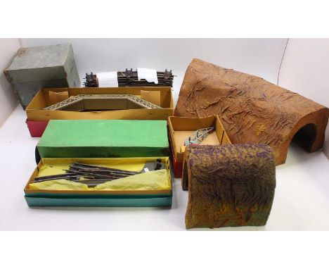 Various Hornby accessories packed in one large box and one large tray: post-war No.1 footbridge grey &amp; green (E) (BVG); N