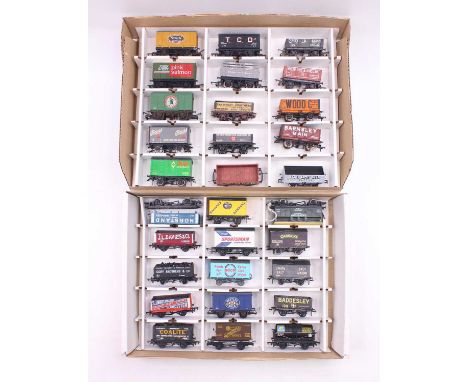 One Bachmann 00 gauge Warley stock box containing 30 00 gauge unboxed wagons to include a Bachmann Wood C Private Owner 7 pla