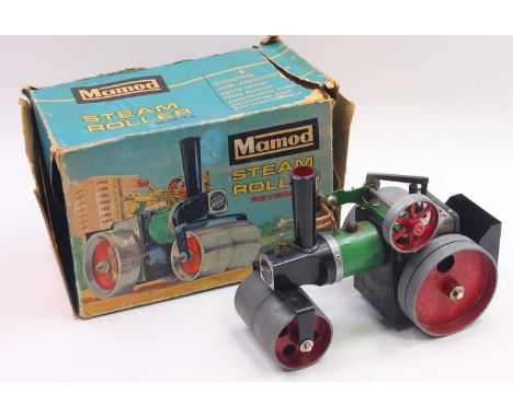 Mamod SR1 Steam Roller, housed in the original cardboard box, missing the drive belt, the model is in good condition, with so