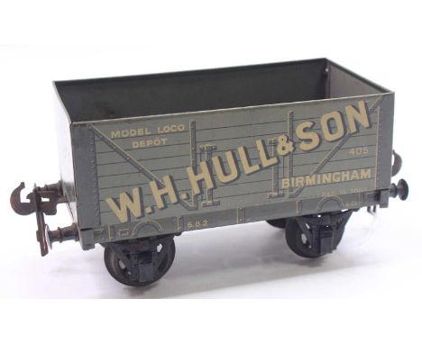 Bassett-Lowke Gauge 1, eight plank open wagon light grey with shadowed white letters ‘W.H.Hull &amp; Son Birmingham.’ Complet