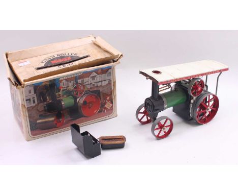 Mamod TE1A traction engine, of the usual specification, comprising a green boiler, red wheels, sliver firebox, and a black bu