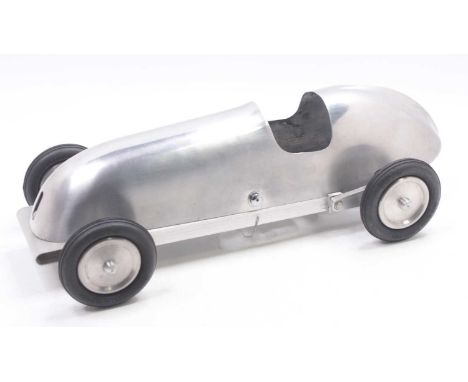 Modern build based on 1066 MRC design. Reproduction gearbox. 1066 Falcon 5cc spark ignition motor. Original 1066 wheels and t