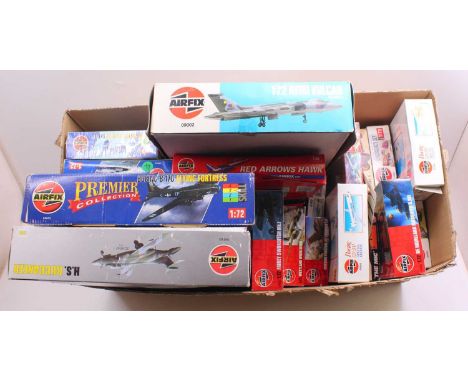 One box containing 16 Airfix aircraft plastic kits to include a 1/72 Fairy Rotodyne, 1/72 scale Boeing B-17G Flying Fortress,