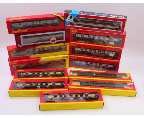 One tray containing 00 gauge coaches, to include four brown and cream Hornby Pullmans, three blue and grey Hornby Pullmans, a