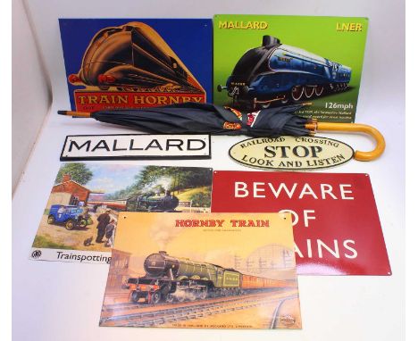 One tray of mixed railwayana to include a Bachmann umbrella, two reproduction cast metal signs, "Mallard", and "railroad cros