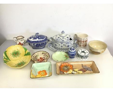 An assortment of china including trinket dishes, a Carltonware bowl, a Willow pattern tureen (13cm x 19cm x 13cm), a further 