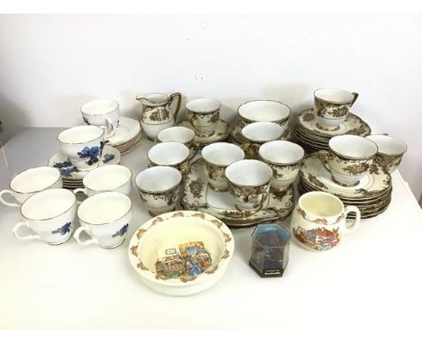 A Meito china tea service including eleven tea cups (h.7cm), saucers, side plates, sandwich plates, sugar bowl, milk jug and 