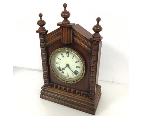 An early 20thc mahogany mantel clock, movement inscribed Ansonia Clock Company, New York, USA (41cm x 25cm x 13cm)