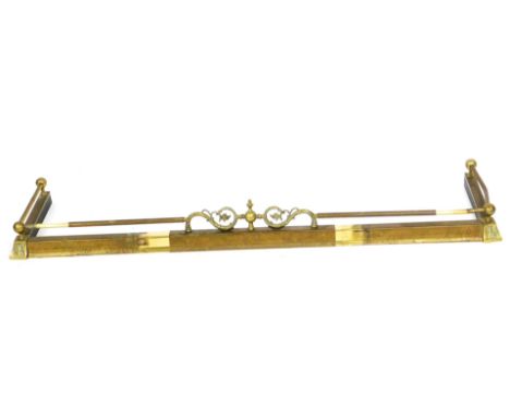 A Victorian brass telescopic fender, 141cm wide, 166cm extended, 39.5cm deep.