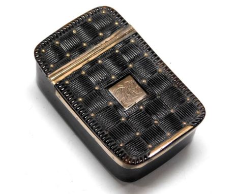 An early 19thC tortoiseshell snuff box, the hinged lid with basket weave decoration, bound in gilt metal, square central rese