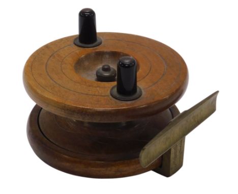 A Milwards wooden fishing reel, 9cm wide.