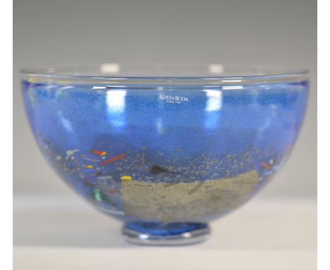 A striking Kosta Boda Satellite art glass bowl designed by renowned Swedish artist Bertil Vallien. This expertly crafted piec