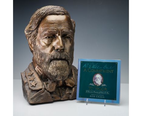 This two-piece set features a commanding limited edition bust sculpture of General Robert E. Lee paired with a copy of A Comm