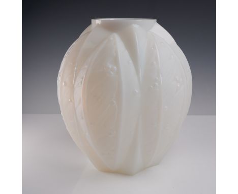A striking Verlys French opalescent glass vase, dating to the Art Deco period, featuring an elegant leaf and berry motif in d